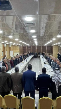 المعلم اساس مثل الام والثائر لتحرير فلسطين