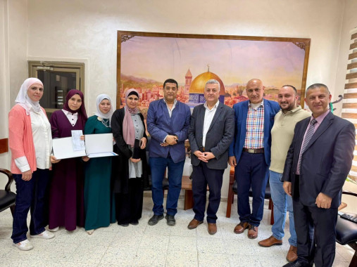تكريم المعلمات في دورة التعلم العاطفي في فرع طولكرم