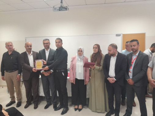 تكريم كوكبة من المعلمين والمعلمات المتطوعين في المدارس الافتراضية الالكترونيه في جنوب نابلس