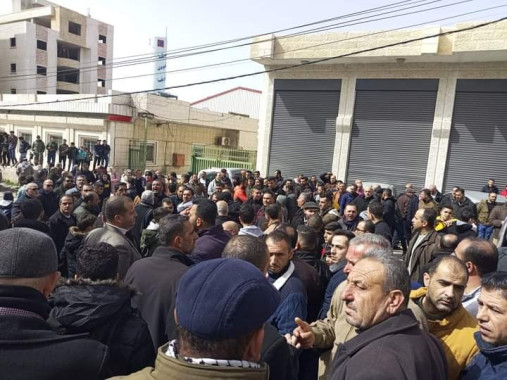 اعتصام في الخليل بسبب الاعتداء على المدارس