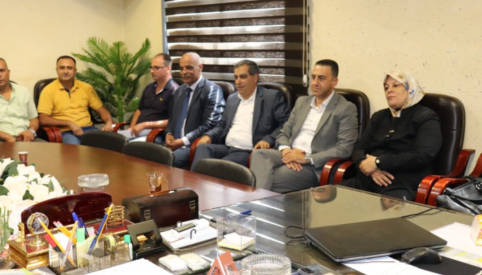 الأمين العام لاتحاد المعلمين يزور فرع قباطية