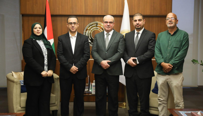المتابعة مع سلطة النقد الفلسطينية