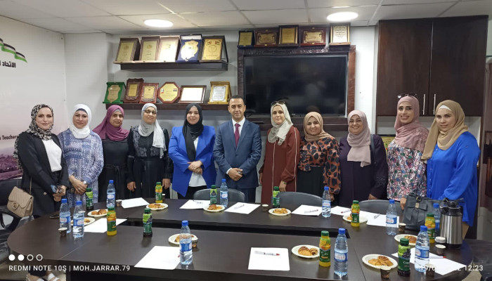 وفد من الاداريين يزور مقر الامانة العامة